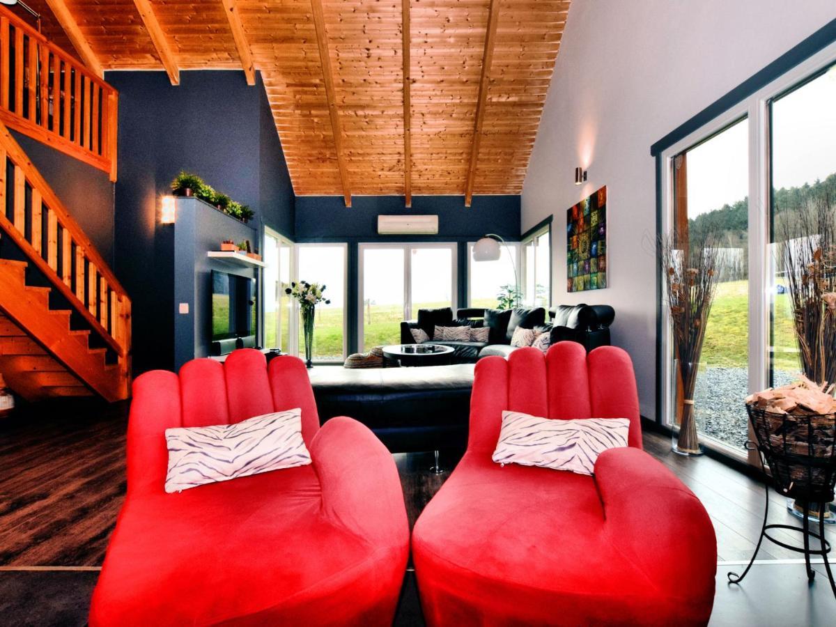 Beautiful Villa With Heated Outdoor Pool Manhay Экстерьер фото